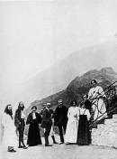 Bild #60 - die belegschaft des monte verita, hesse in der mitte